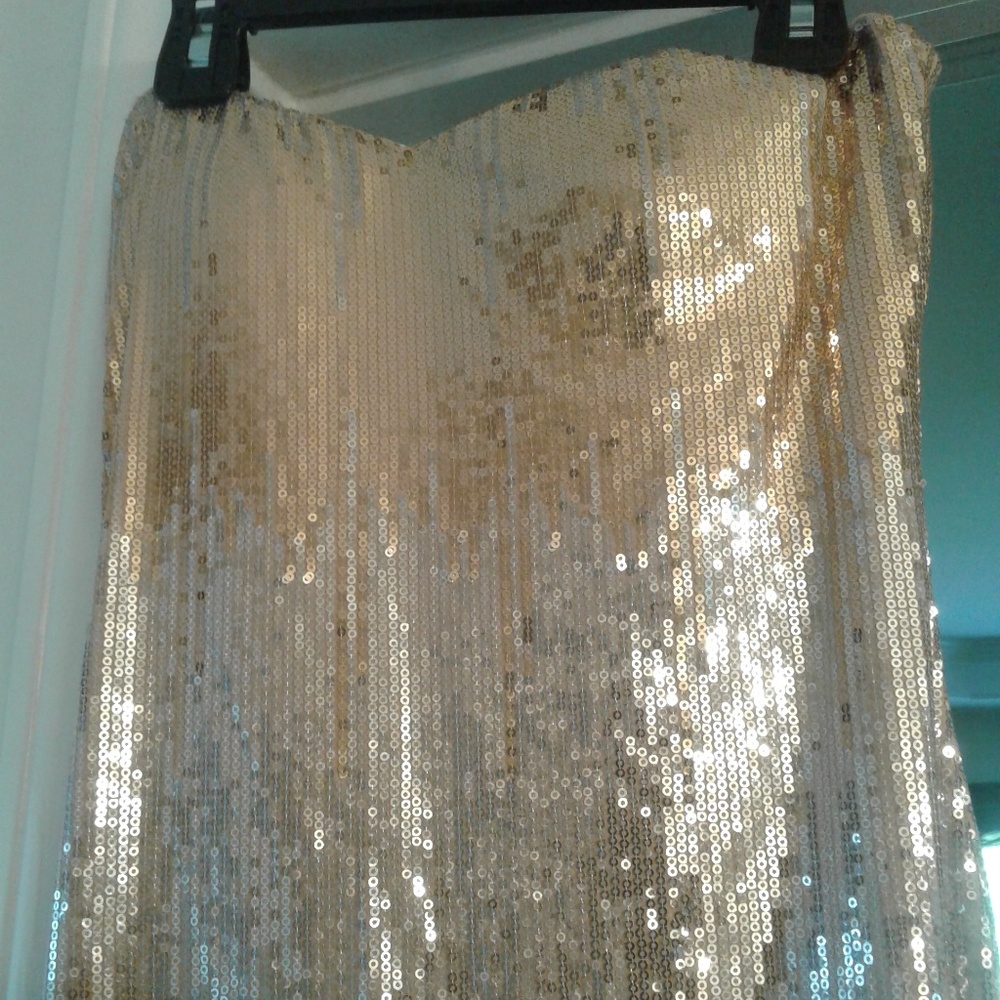 Beautiful sequins New Year's eve dress - Picture 2 of 4